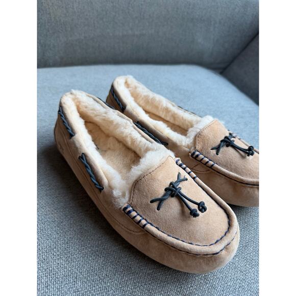 UGG Brett Mocassin Fur Lined Shoes Flats Womens 10 Beige - Picture 2 of 11